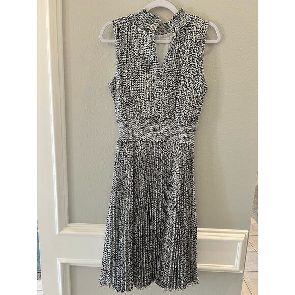 Nanette Lapore Women's Black White Spotted Print Pleated Sleeveless Sz 10 Dress - Picture 2 of 7